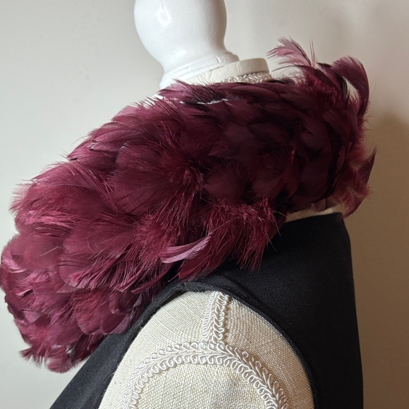 Vintage Elegant Burgundy Feathered Necklace or hat wrap - Picture 4 of 8